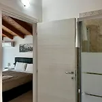 Casa Stefania アパート マンデッロ・デル・ラーリオ