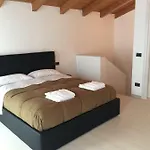 Casa Stefania * マンデッロ・デル・ラーリオ